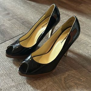 Jazzberry women's black patent faux leather platform heel size 8 1/2‎